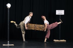 „Kira & Anders“ bringen beim 25. Oldenburger Kindermusikfestival erstmals Akrobatik auf die Bühne des Kulturzentrums PFL. Foto: Jörn Neumann