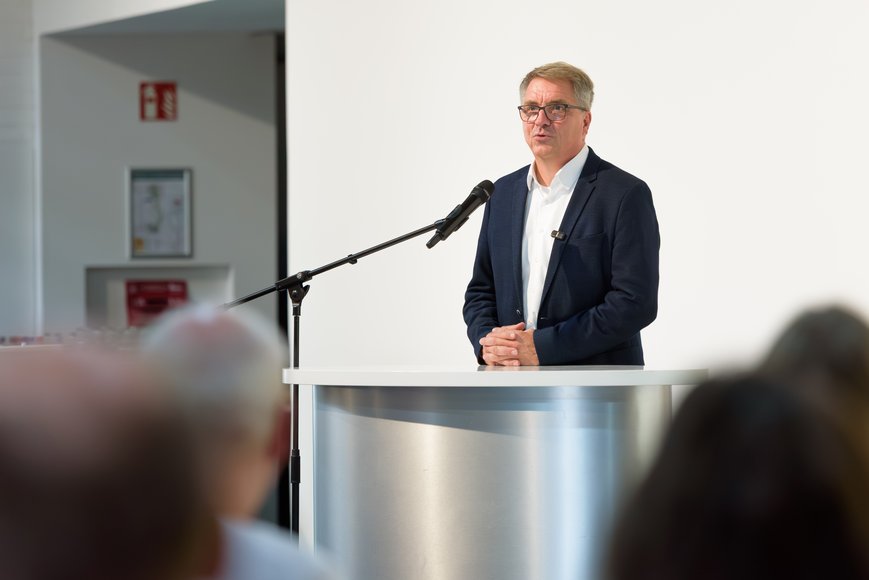 Oberbürgermeister Jürgen Krogmann begrüßte die Gäste beim 11. Oldenburger Fachkräfte-Forum. Foto: Thorsten Helmerichs