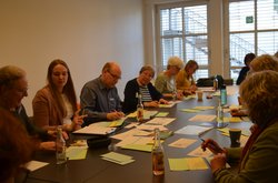 Die Teilnehmenden des Workshops „Altersfreundliche Stadt weiterdenken“ tauschten sich intensiv aus und arbeiteten aktiv mit. Foto: Uni Oldenburg