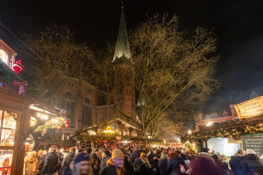 Blick auf den Rathausmarkt beim Lamberti-Markt 2023. Foto: Sascha Stüber