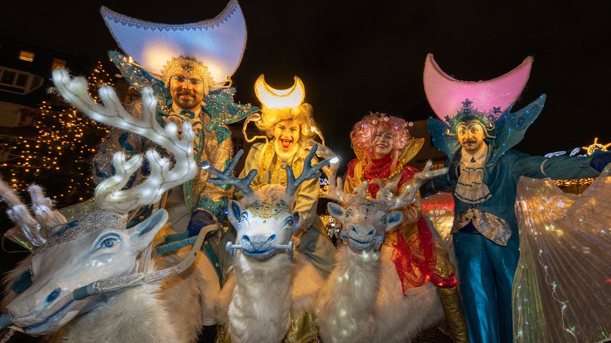 Lichtwesen beim weihnachtlichen Laternenwandern zum Lamberti-Markt 2024. Foto: Sascha Stüber