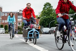 Fahrradfahrerinnen und Fahrradfahrer. Foto: Mittwollen und Gradetchliev