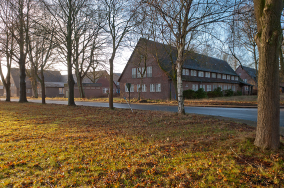 Unterkunftsgebäude und Truppenküche. Foto: Peter Duddek